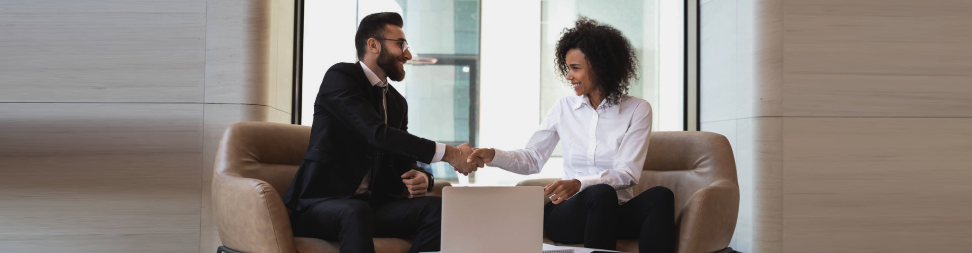 busineman shaking hand